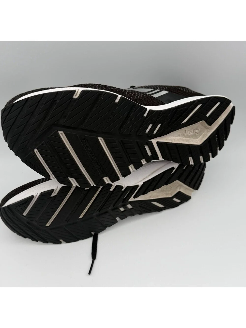 Brooks Revel 5 Men’s Size 10 Black White Running Shoes Sneakers 1203611B036